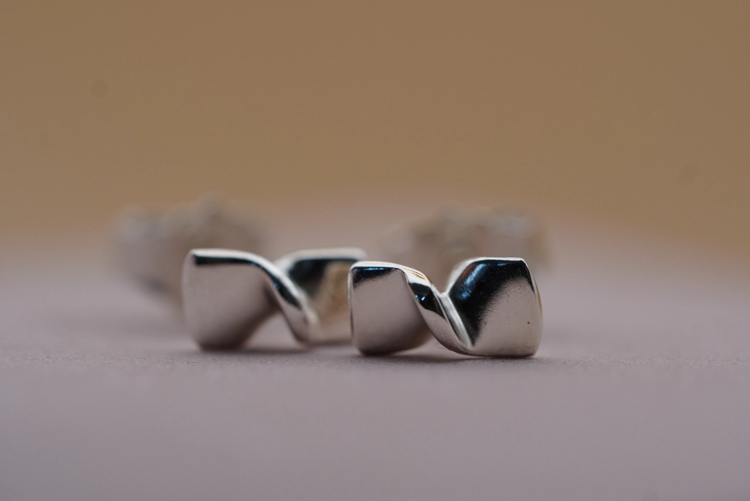 Bode Originals – handgefertigte Fliegen aus Holz – Ohrringe in Fliegeform