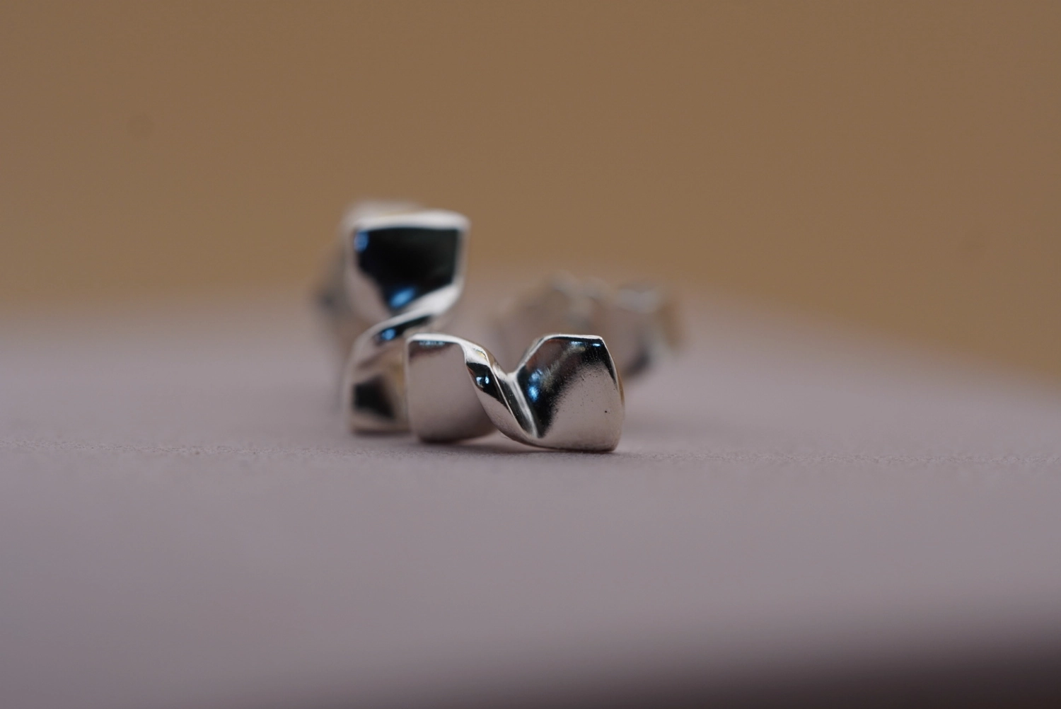 Bode Originals – handgefertigte Fliegen aus Holz – Ohrringe