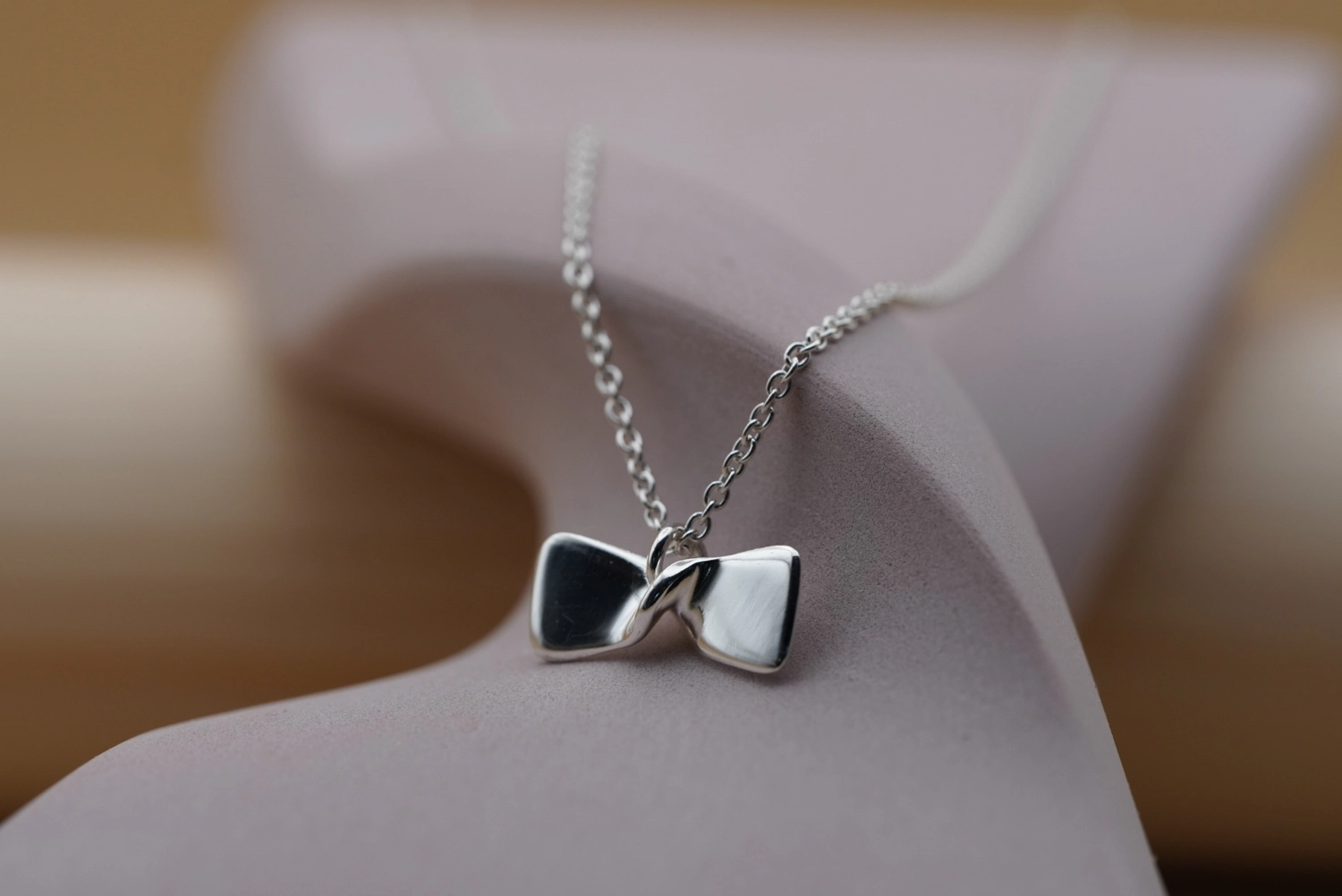 Bode Originals – handgefertigte Fliegen aus Holz – Fliege-Halskette